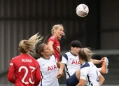 Hạ Tottenham, MU lần đầu lên ngôi đầu bảng bóng đá Anh