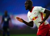 Upamecano ở Old Trafford chốt hợp đồng, MU kỳ kèo 200.000 bảng