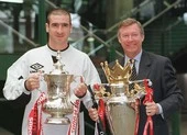 Huyền thoại MU được vinh danh ở Premier League