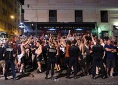 Bắt giữ ít nhất 86 hooligan Anh gây rối, 19 cảnh sát bị thương