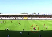 Nhà vô địch Ligue 1 tạo nên cảnh tượng xấu hổ