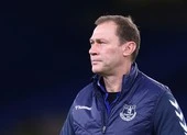 Ferguson làm HLV tạm quyền CLB kình địch của Liverpool