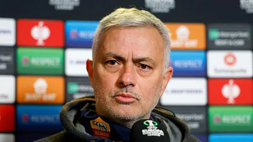 Mourinho phải lên tiếng xin lỗi thay cho nhân viên của mình. ẢNH: GETTY Mourinho phải lên tiếng xin lỗi thay cho nhân viên của mình. ẢNH: GETTY