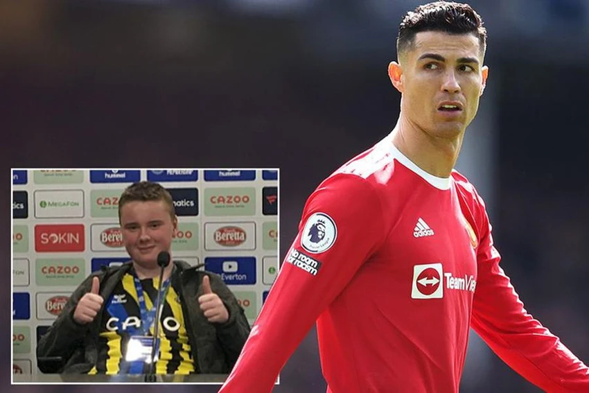MU không ra án phạt với Ronaldo sau hành vi không đúng mực của anh với Jake. ẢNH: MIRROR