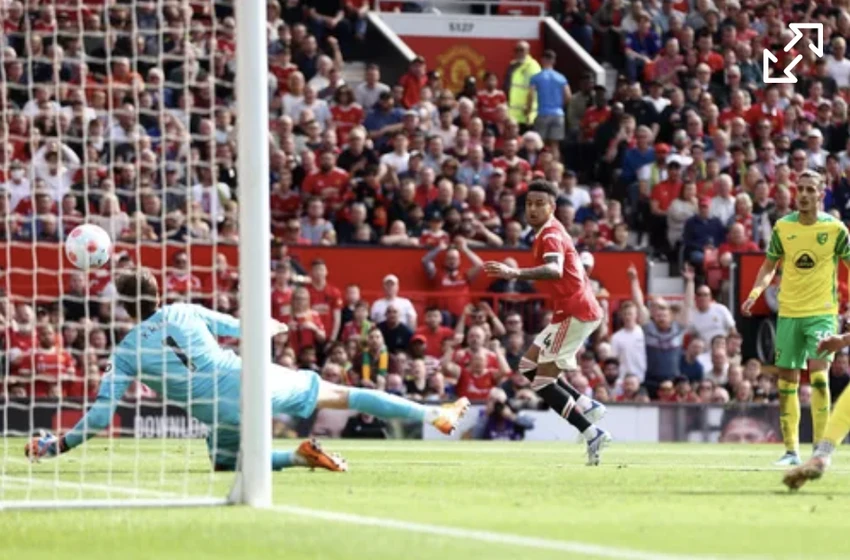 Lingard sút bóng cận thành không thắng được thủ môn Krul. ẢNH: PREMIER LEAGUE Lingard sút bóng cận thành không thắng được thủ môn Krul. ẢNH: PREMIER LEAGUE