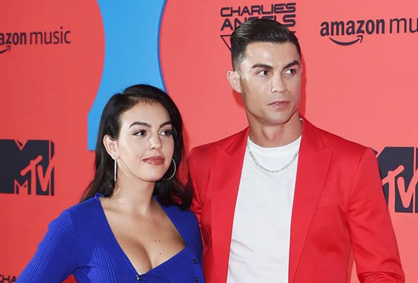 Ronaldo và bạn gái Rodriguez vừa hứng chịu nỗi đau mất con. ẢNH: GETTY Ronaldo và bạn gái Rodriguez vừa hứng chịu nỗi đau mất con. ẢNH: GETTY