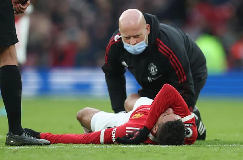 Varane thường xuyên chấn thương ở mùa này. ẢNH: REUTERS Varane thường xuyên chấn thương ở mùa này. ẢNH: REUTERS