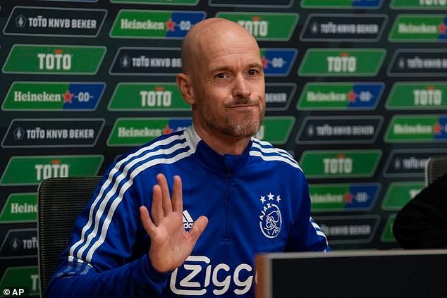 Ten Hag sẽ chia tay Ajax sau khi mùa giải năm nay kết thúc. ẢNH; AP Ten Hag sẽ chia tay Ajax sau khi mùa giải năm nay kết thúc. ẢNH; AP