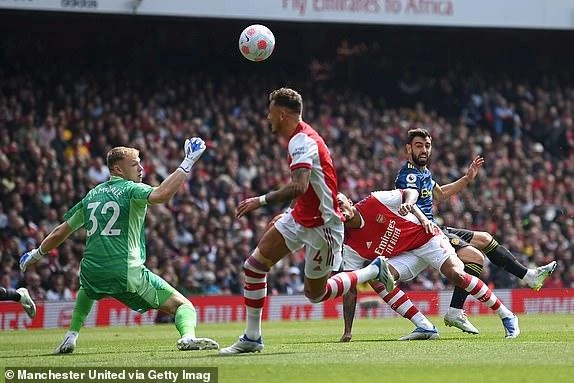 Bruno Fernandes bỏ lỡ cơ hội rất ngon ăn có thể gỡ hòa cho MU. ẢNH: GETTY Bruno Fernandes bỏ lỡ cơ hội rất ngon ăn có thể gỡ hòa cho MU. ẢNH: GETTY