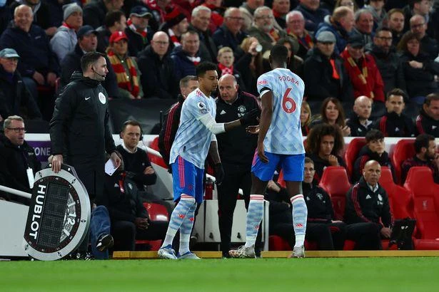 Pogba chỉ xuất hiện 9 phút trong trận đấu với Liverpool trước khi bị thay thế bằng Lingard. ẢNH: GETTY Pogba chỉ xuất hiện 9 phút trong trận đấu với Liverpool trước khi bị thay thế bằng Lingard. ẢNH: GETTY