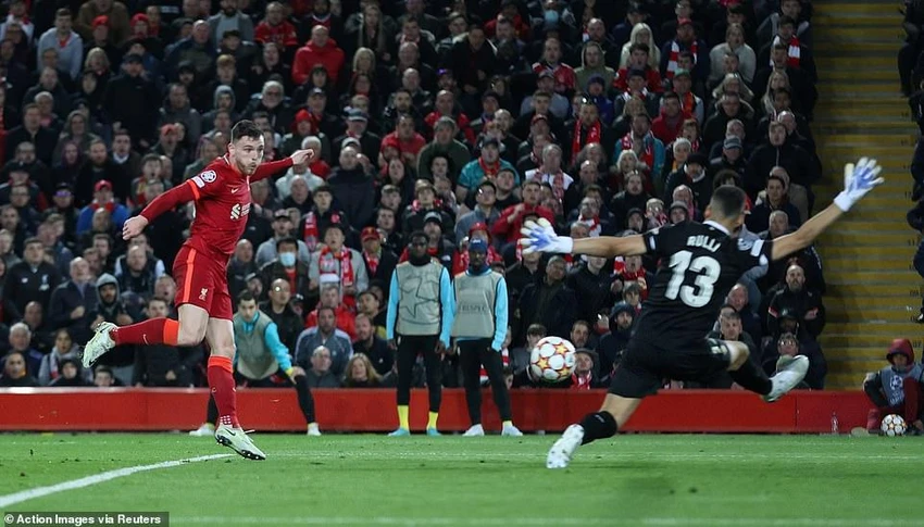Liverpool liên tục dồn ép Villarreal. ẢNH: REUTERS Liverpool liên tục dồn ép Villarreal. ẢNH: REUTERS
