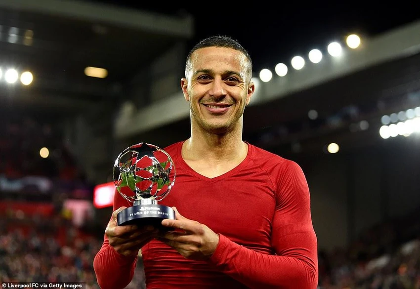 Thiago Alcantara được bầu chọn là cầu thủ xuất sắc nhất trận đấu. ẢNH: GETTY Thiago Alcantara được bầu chọn là cầu thủ xuất sắc nhất trận đấu. ẢNH: GETTY
