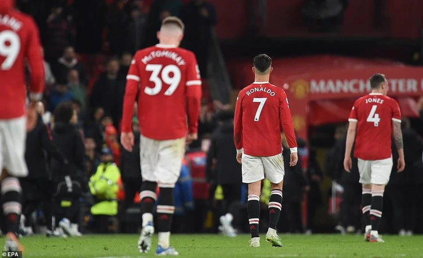 Ronaldo gửi lời tri ân đến fan MU. ẢNH: EPA