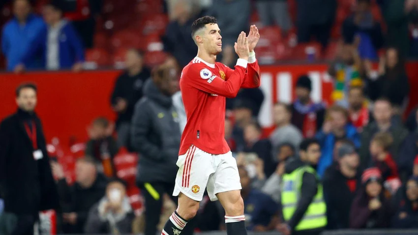Ronaldo vẫn thường xuyên nổ súng đóng vai người hùng của Man Utd mùa này. ẢNH: GETTY Ronaldo vẫn thường xuyên nổ súng đóng vai người hùng của Man Utd mùa này. ẢNH: GETTY