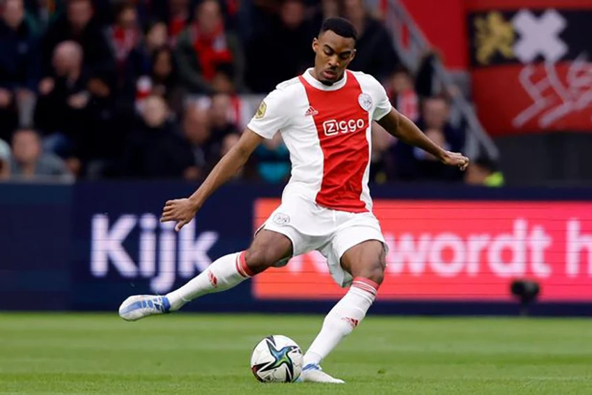 Ryan Gravenberch là trung tâm ở hàng tiền vệ trẻ trung của Ajax. ẢNH: GETTY Ryan Gravenberch là trung tâm ở hàng tiền vệ trẻ trung của Ajax. ẢNH: GETTY