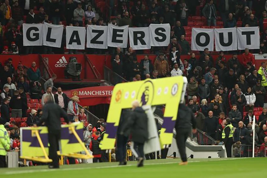 Các fan MU thường xuyên tung biểu ngữ phản đối gia đình nhà Glazer. ẢNH: GETTY Các fan MU thường xuyên tung biểu ngữ phản đối gia đình nhà Glazer. ẢNH: GETTY