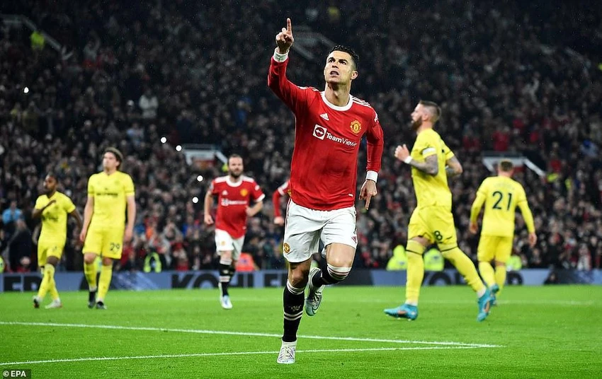 Ronaldo vẫn thi đấu đầy nhiệt huyết như tuổi đôi mươi. ẢNH: EPA Ronaldo vẫn thi đấu đầy nhiệt huyết như tuổi đôi mươi. ẢNH: EPA