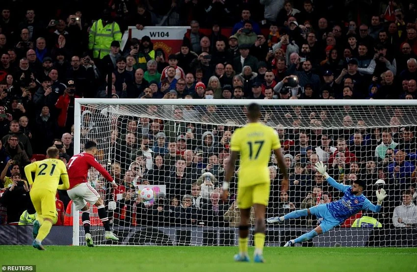 Ronaldo ghi bàn thắng trên chấm phạt đền. ẢNH: REUTERS Ronaldo ghi bàn thắng trên chấm phạt đền. ẢNH: REUTERS