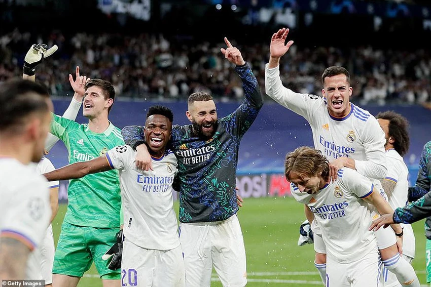 Các cầu thủ Real Madrid ăn mừng màn ngược dòng khó tin. ẢNH: GETTY Các cầu thủ Real Madrid ăn mừng màn ngược dòng khó tin. ẢNH: GETTY