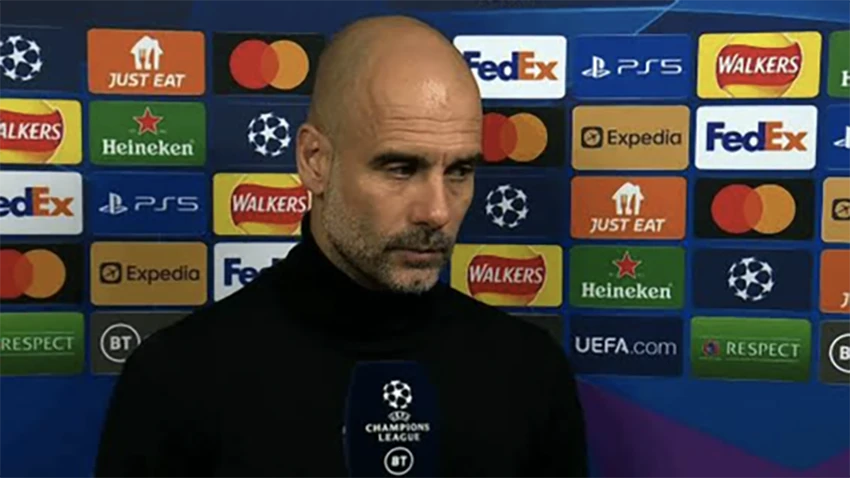 Khuôn mặt buồn bã của Pep Guardiola khi trả lời phỏng vấn truyền thông. ẢNH: GETTY Khuôn mặt buồn bã của Pep Guardiola khi trả lời phỏng vấn truyền thông. ẢNH: GETTY