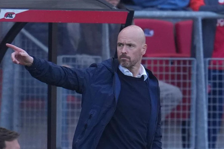 Ten Hag ra chỉ lệnh đầu tiên ở MU. ẢNH: MIRROR Ten Hag ra chỉ lệnh đầu tiên ở MU. ẢNH: MIRROR