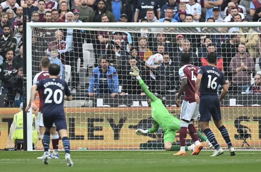 Grealish ghi bàn đẳng cấp rút ngắn tỉ số còn 1-2. ẢNH: SUN SPORTS Grealish ghi bàn đẳng cấp rút ngắn tỉ số còn 1-2. ẢNH: SUN SPORTS
