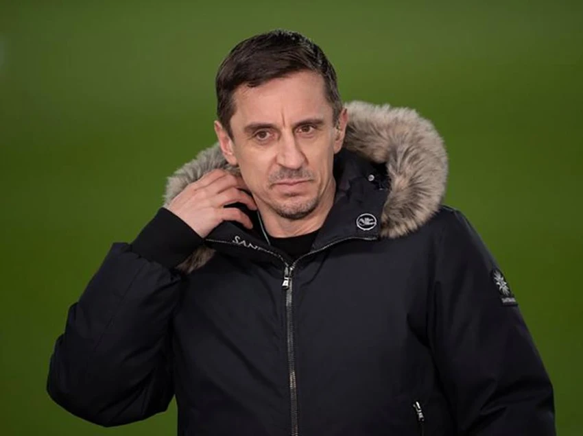 Ten Hag không sợ bị những huyền thoại MU như Gary Neville chỉ trích. ẢNH: GETTY Ten Hag không sợ bị những huyền thoại MU như Gary Neville chỉ trích. ẢNH: GETTY
