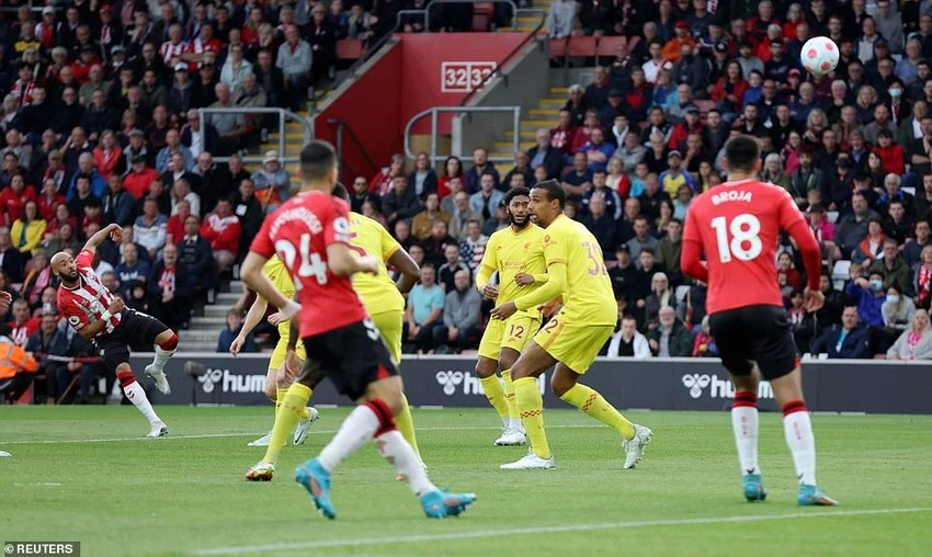 Redmond tung cú sút đẹp mắt ghi bàn mở tỉ số cho chủ nhà Southampton. ẢNH: REUTERS Redmond tung cú sút đẹp mắt ghi bàn mở tỉ số cho chủ nhà Southampton. ẢNH: REUTERS