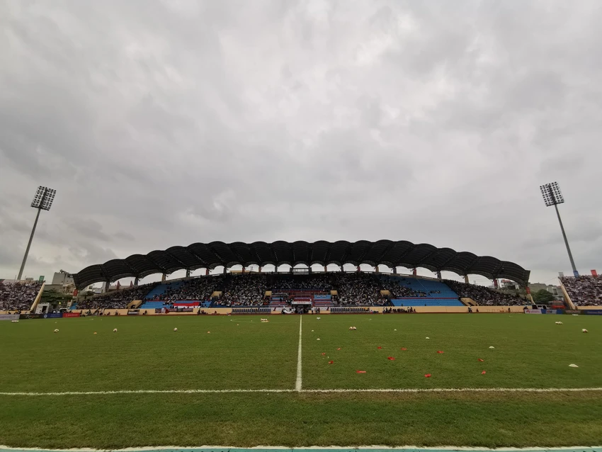 Bên trong sân Thiên Trường