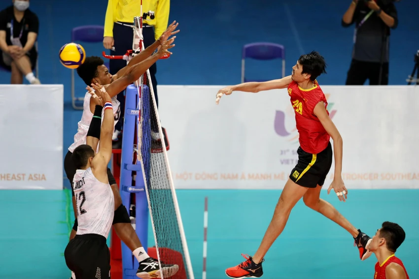Hưng phấn nhờ màn ngược dòng kịch tính trong hiệp 2, Việt Nam tiếp tục thắng Thái Lan 25-17 trong hiệp ba và lần đầu vươn lên dẫn 2-1. Hưng phấn nhờ màn ngược dòng kịch tính trong hiệp 2, Việt Nam tiếp tục thắng Thái Lan 25-17 trong hiệp ba và lần đầu vươn lên dẫn 2-1.
