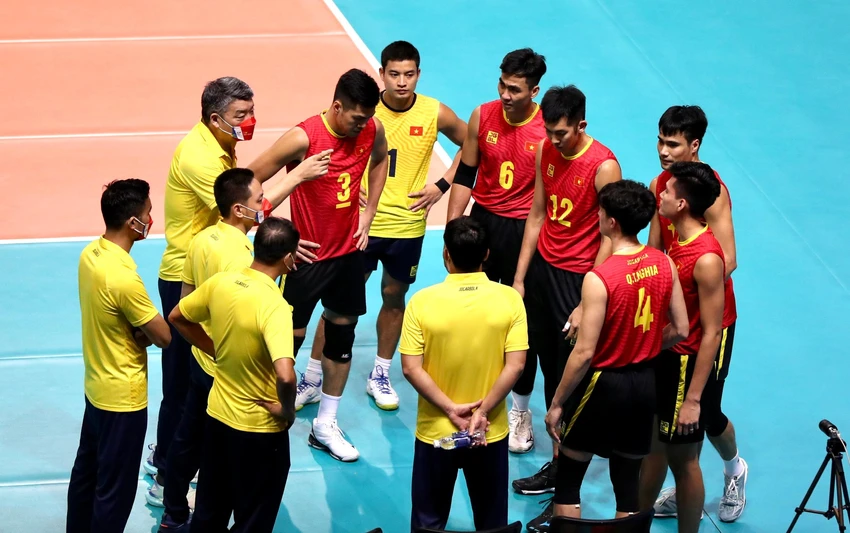 Lúc này, BHL Việt Nam quyết định hội ý nhằm giảm nhiệt của đối thủ. Lúc này, BHL Việt Nam quyết định hội ý nhằm giảm nhiệt của đối thủ.