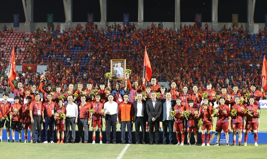 Nữ Việt Nam là đội giàu thành tích nhất lịch sử SEA Games 31 với 7 lần vô địch, trong đó HLV Mai Đức Chung có 5 chức vô địch cùng tuyển nữ. Nữ Việt Nam là đội giàu thành tích nhất lịch sử SEA Games 31 với 7 lần vô địch, trong đó HLV Mai Đức Chung có 5 chức vô địch cùng tuyển nữ.