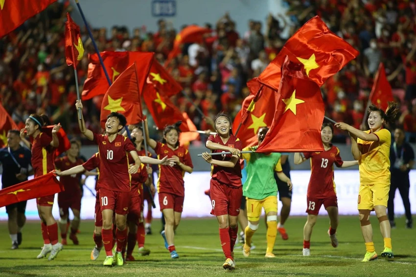 Nữ Việt Nam ăn mừng chức vô địch SEA Gamesn đầy cảm xúc. ẢNH: ANH CHIẾN Nữ Việt Nam ăn mừng chức vô địch SEA Gamesn đầy cảm xúc. ẢNH: ANH CHIẾN