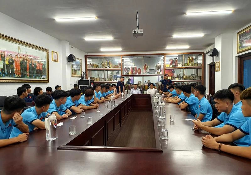 Quang cảnh buổi gặp mặt giữa lãnh đạo VFF và U-23 Việt Nam. ẢNH: VFF Quang cảnh buổi gặp mặt giữa lãnh đạo VFF và U-23 Việt Nam. ẢNH: VFF