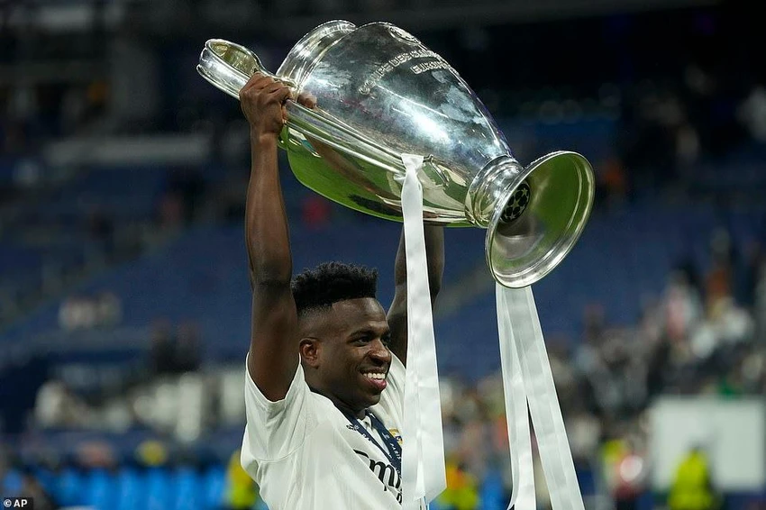 Người hùng Vinicius nâng cao danh hiệu Champions League. ẢNH: AP Người hùng Vinicius nâng cao danh hiệu Champions League. ẢNH: AP