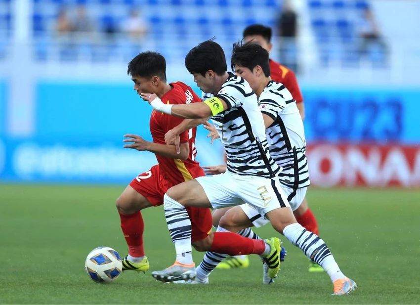 U-23 Hàn Quốc chơi pressing ngay từ những phút đầu tiên. ẢNH: ANH THỎA U-23 Hàn Quốc chơi pressing ngay từ những phút đầu tiên. ẢNH: ANH THỎA