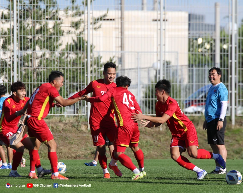 Các cầu thủ U-23 Việt Nam thoải mái tập luyện trước trận đánh lớn. ẢNH: VFF Các cầu thủ U-23 Việt Nam thoải mái tập luyện trước trận đánh lớn. ẢNH: VFF