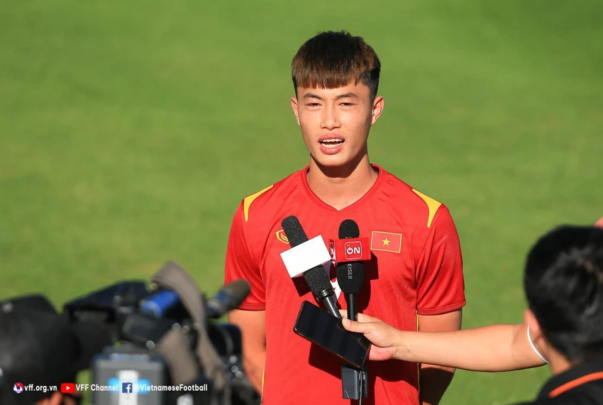 Nguyễn Văn Trường trả lời phỏng vấn truyền thông. ẢNH: VFF Nguyễn Văn Trường trả lời phỏng vấn truyền thông. ẢNH: VFF