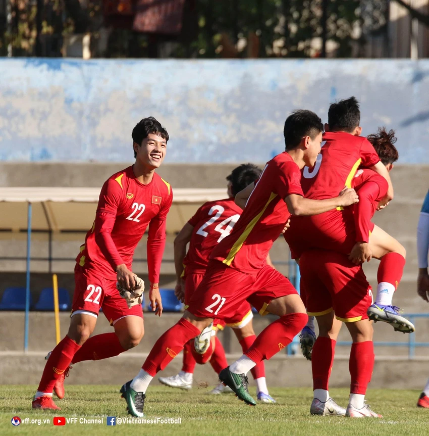 Buổi tập tràn ngập tiếng cười của U-23 Việt Nam. ẢNH: VFF