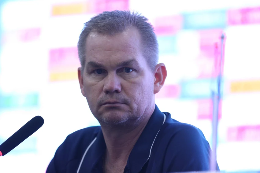 HLV Brad Maloney của U-23 Malaysia. ẢNH: ANH DUY HLV Brad Maloney của U-23 Malaysia. ẢNH: ANH DUY