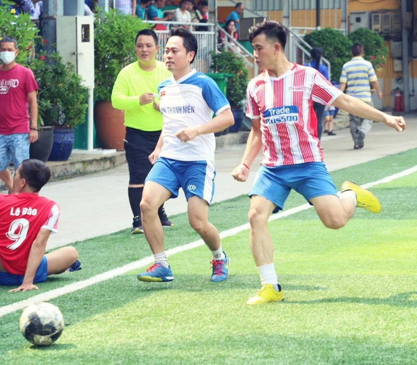 Hai trận tiếp theo, báo Pháp luật TP.HCM lần lượt thắng Sở Tư pháp TP.HCM (3-1) và Cục Thi hành án dân sự để đứng đầu bảng A với 7 điểm và lọt vào trận chung kết. Hai trận tiếp theo, báo Pháp luật TP.HCM lần lượt thắng Sở Tư pháp TP.HCM (3-1) và Cục Thi hành án dân sự để đứng đầu bảng A với 7 điểm và lọt vào trận chung kết.