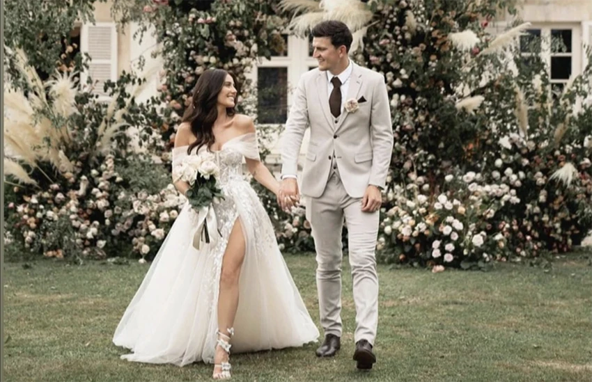 Ảnh cưới tuyệt đẹp của Maguire và vợ. ẢNH: INSTAGRAM MAGUIRE Ảnh cưới tuyệt đẹp của Maguire và vợ. ẢNH: INSTAGRAM MAGUIRE