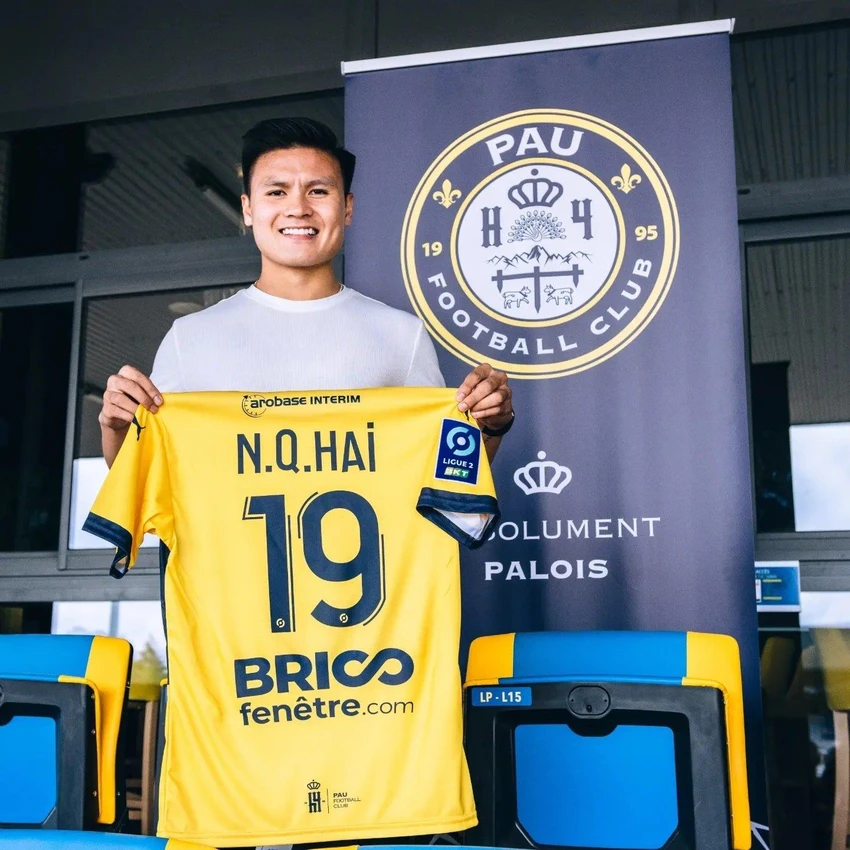 Hình ảnh Quang Hải ra mắt Paul FC với chiếc áo số 19 quen thuộc. ẢNH: PAUL FC