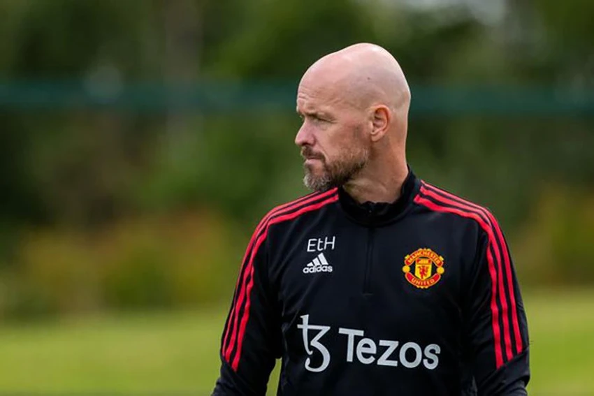 Ten Hag vẫn chưa nhìn thấy cầu thủ mới nào đến Old Trafford. ẢNH: GETTY Ten Hag vẫn chưa nhìn thấy cầu thủ mới nào đến Old Trafford. ẢNH: GETTY