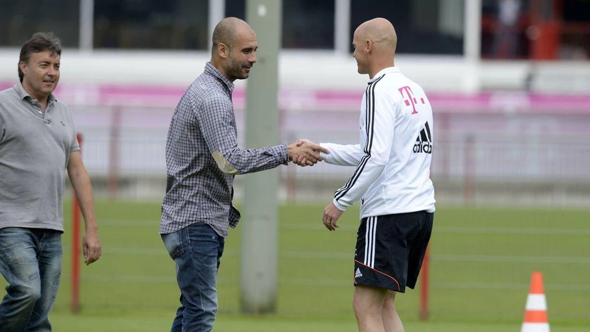 Ten Hag từng chỉ ra sai lầm của Pep Guardiola tại Man City. ẢNH: GETTY Ten Hag từng chỉ ra sai lầm của Pep Guardiola tại Man City. ẢNH: GETTY
