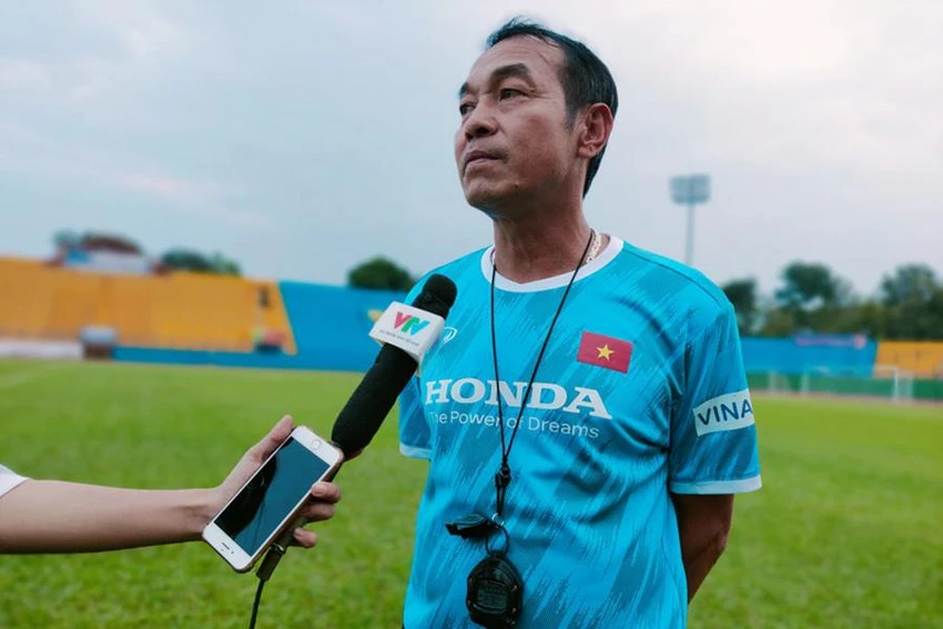 HLV Đinh Thế Nam của U-19 Việt Nam. ẢNH: ANH PHƯƠNG HLV Đinh Thế Nam của U-19 Việt Nam. ẢNH: ANH PHƯƠNG