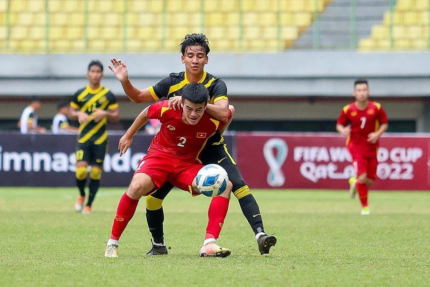 Chưa đá chung kết với Malaysia nhưng các cầu thủ U-19 Lào đã nhận được hàng loạt khoản thưởng rất lớn. Chưa đá chung kết với Malaysia nhưng các cầu thủ U-19 Lào đã nhận được hàng loạt khoản thưởng rất lớn.