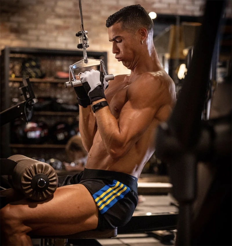 Ronaldo đăng tải hình ảnh tập luyện với cơ bắp cuồn cuộn trên Instagram của anh. ẢNH: INSTAGRAM RONALDO Ronaldo đăng tải hình ảnh tập luyện với cơ bắp cuồn cuộn trên Instagram của anh. ẢNH: INSTAGRAM RONALDO