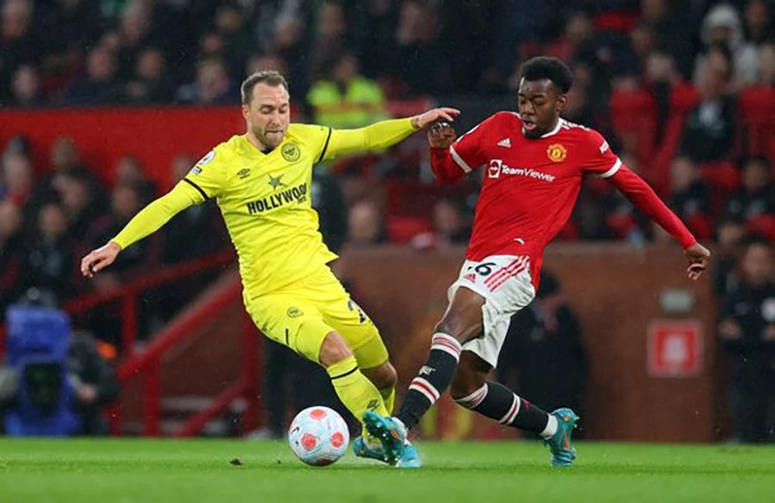 Trong màu áo Tottenham và Brentford, Eriksen từng nhiều lần đối đầu với Man United. ẢNH: GETTY Trong màu áo Tottenham và Brentford, Eriksen từng nhiều lần đối đầu với Man United. ẢNH: GETTY