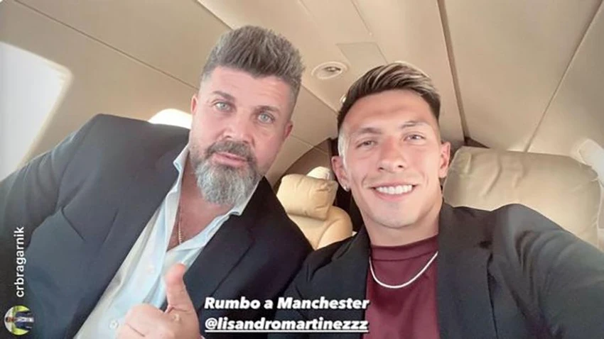 Martinez đăng bức ảnh lên máy bay "hướng đến Manchester". ẢNH: INSTAGRAM MARTINEZ